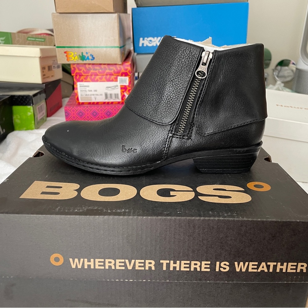 Bogs Black Leather Ankle Boots